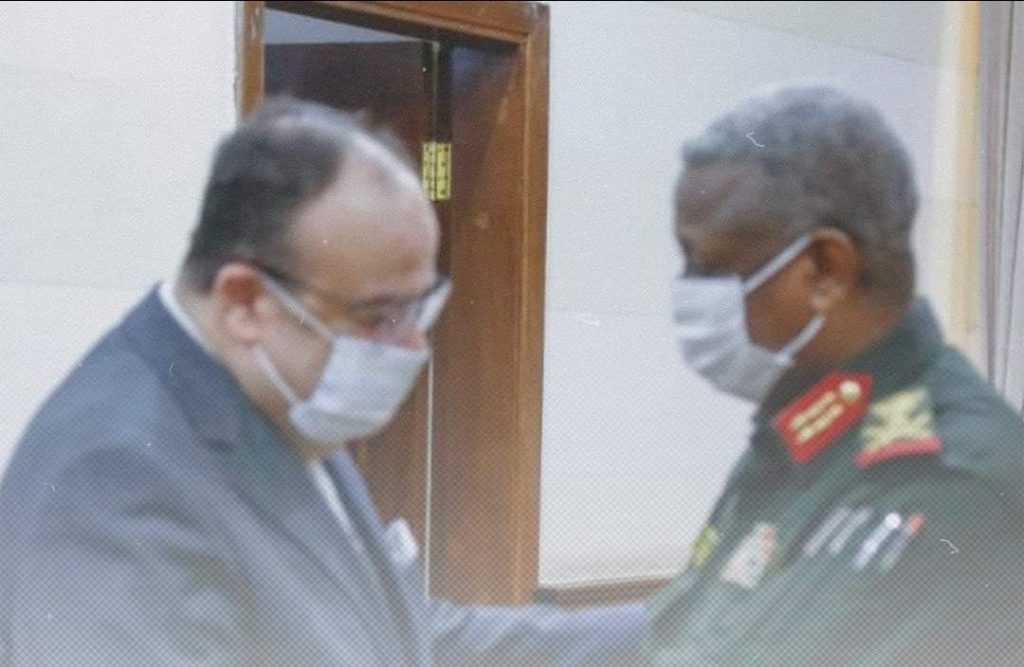 المسار نيوز عضو مجلس السيادة الفريق الركن ياسر العطا يلتقي السفير المصري حسام عيسى ويبحث معه تعزيز العلاقات الثنائية بين البلدين