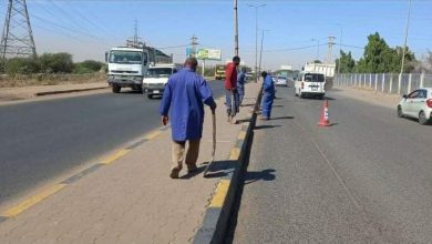 المسار نيوز وزارة الطرق والجسور تشرع بتزيين وإنارة ونظافة الجسور بالخرطوم وذلك في إطار احتفالات البلاد بأعياد الاستقلال.