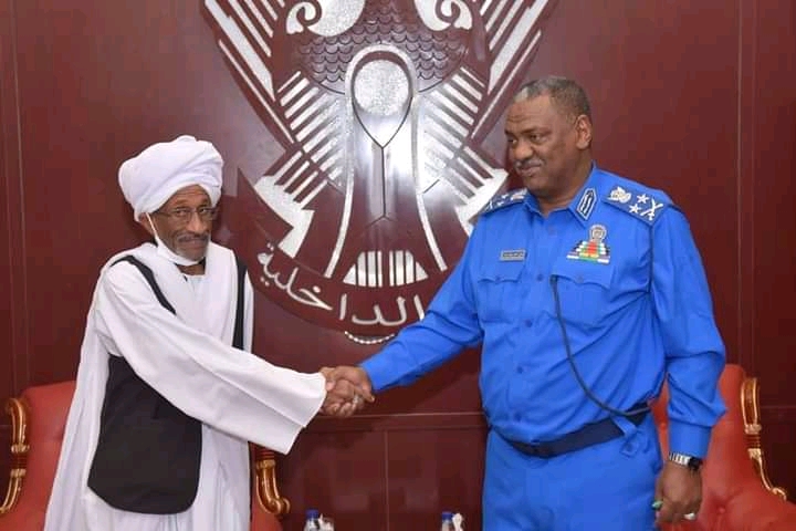 وزير الداخلية المكلف يلتقى ناظر عموم البنى عامر اللقاء يبحث تطوير وتوفير الخدمات الشرطية بولاية كسلا. 1 المسار نيوز وزير الداخلية المكلف يلتقى ناظر عموم البنى عامر اللقاء يبحث تطوير وتوفير الخدمات الشرطية بولاية كسلا.