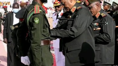 القائد العام يشرف تخريج عدد من الدفعات بإستاد الكلية الحربية :البرهان يوجه فولكر بالكف عن التدخل في الشأن السوداني وبأن التمادي سيؤدي إلى طرده . 4 المسار نيوز القائد العام يشرف تخريج عدد من الدفعات بإستاد الكلية الحربية :البرهان يوجه فولكر بالكف عن التدخل في الشأن السوداني وبأن التمادي سيؤدي إلى طرده .