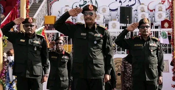 القائد العام يشرف تخريج عدد من الدفعات بإستاد الكلية الحربية :البرهان يوجه فولكر بالكف عن التدخل في الشأن السوداني وبأن التمادي سيؤدي إلى طرده . 2 المسار نيوز القائد العام يشرف تخريج عدد من الدفعات بإستاد الكلية الحربية :البرهان يوجه فولكر بالكف عن التدخل في الشأن السوداني وبأن التمادي سيؤدي إلى طرده .