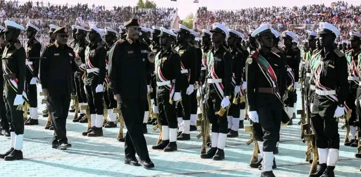 القائد العام يشرف تخريج عدد من الدفعات بإستاد الكلية الحربية :البرهان يوجه فولكر بالكف عن التدخل في الشأن السوداني وبأن التمادي سيؤدي إلى طرده . 3 المسار نيوز القائد العام يشرف تخريج عدد من الدفعات بإستاد الكلية الحربية :البرهان يوجه فولكر بالكف عن التدخل في الشأن السوداني وبأن التمادي سيؤدي إلى طرده .