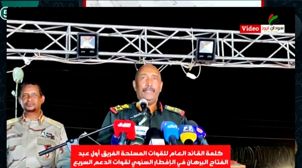 حذر من وجود متربصين ومترصدين بالقوات المسلحة ؛ البرهان : تحرك 25 أكتوبر جاء رفضاً لاحتكار السلطة من جهة غير مفوضة 1 المسار نيوز حذر من وجود متربصين ومترصدين بالقوات المسلحة ؛ البرهان : تحرك 25 أكتوبر جاء رفضاً لاحتكار السلطة من جهة غير مفوضة