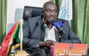 خلال مؤتمرها الصحفي بالجنينة : القبائل العربية تمنح حكومة المركز والولاية (3) أيام لتسليم قتلة الاشقاء "الثلاث " بالجنينة. 2 المسار نيوز خلال مؤتمرها الصحفي بالجنينة : القبائل العربية تمنح حكومة المركز والولاية (3) أيام لتسليم قتلة الاشقاء "الثلاث " بالجنينة.