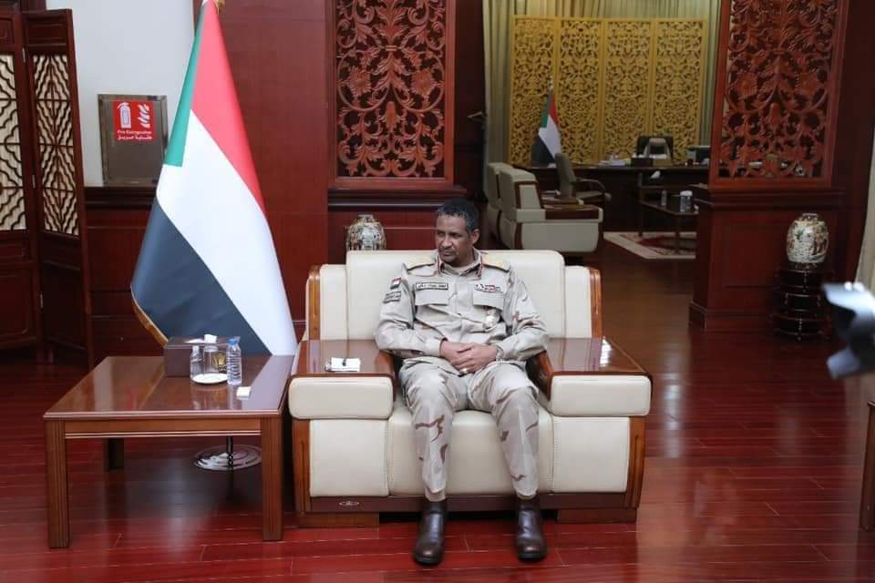 السيد نائب رئيس مجلس السيادة فريق أول محمد حمدان دقلو يتسلم دراسات لإنشاء ثلاث محطات نيلية جديدة بولاية الخرطوم 1 المسار نيوز السيد نائب رئيس مجلس السيادة فريق أول محمد حمدان دقلو يتسلم دراسات لإنشاء ثلاث محطات نيلية جديدة بولاية الخرطوم