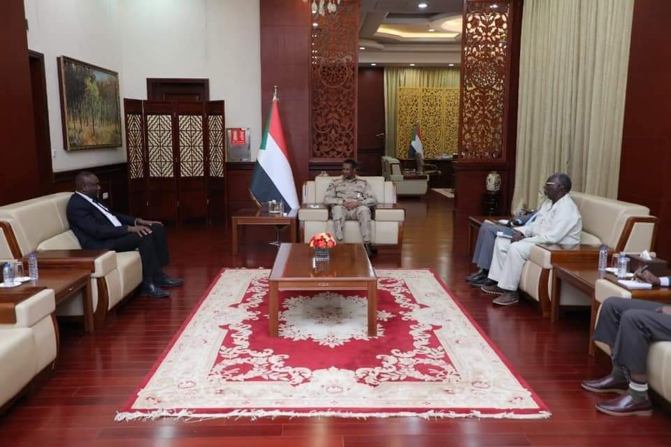 السيد نائب رئيس مجلس السيادة فريق أول محمد حمدان دقلو يتسلم دراسات لإنشاء ثلاث محطات نيلية جديدة بولاية الخرطوم 3 المسار نيوز السيد نائب رئيس مجلس السيادة فريق أول محمد حمدان دقلو يتسلم دراسات لإنشاء ثلاث محطات نيلية جديدة بولاية الخرطوم