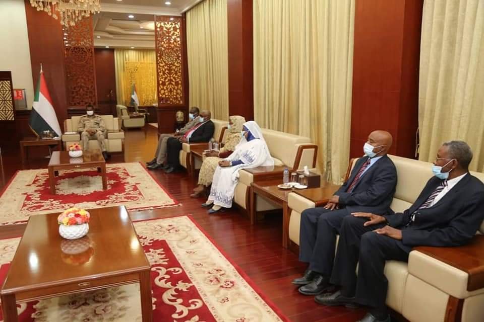 نائب رئيس مجلس السيادة، يودع عدد من سفراء السودان المتجهين لاستلام مهامهم الدبلوماسية بالخارج 2 المسار نيوز نائب رئيس مجلس السيادة، يودع عدد من سفراء السودان المتجهين لاستلام مهامهم الدبلوماسية بالخارج