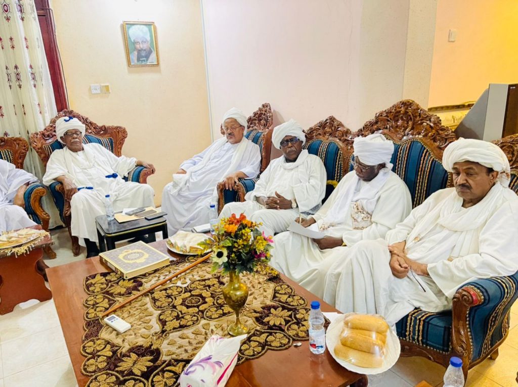 لقاء الامة القومي والاتحادي الأصليوماً تاريخياً في المشهد السياسي السوداني يجمع الكبار ،حزباً وقيادتاً. 4 المسار نيوز لقاء الامة القومي والاتحادي الأصليوماً تاريخياً في المشهد السياسي السوداني يجمع الكبار ،حزباً وقيادتاً.