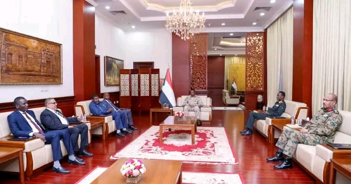 نائب رئيس مجلس السيادة يرأس اجتماع المكون العسكري والجبهة الثورية السودانية. 1 المسار نيوز نائب رئيس مجلس السيادة يرأس اجتماع المكون العسكري والجبهة الثورية السودانية.