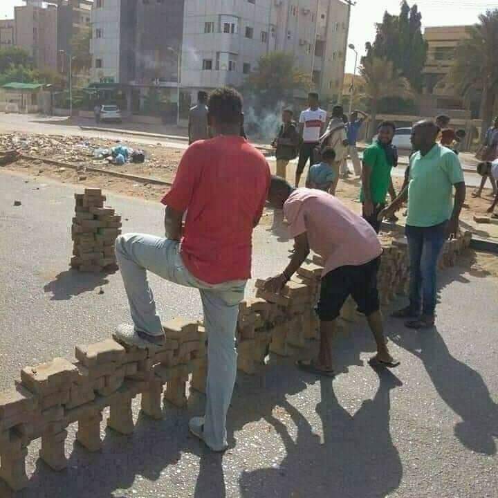 تحقيق<br>خسائر المظاهرات : إتلاف 463 بين عمود كهرباء وإشارة مرور الى تدمير البنية التحتية 7 المسار نيوز تحقيق<br>خسائر المظاهرات : إتلاف 463 بين عمود كهرباء وإشارة مرور الى تدمير البنية التحتية
