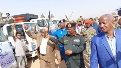 قائد المدفعية : الجيش لا يلتفت لاقوال “الشواذ” من العملاء ومن الموجودين 2 المسار نيوز قائد المدفعية : الجيش لا يلتفت لاقوال “الشواذ” من العملاء ومن الموجودين