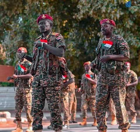 رجال الجيش يلتحفون الأرض ماكلهم الذرة يا عملاء اذا تعلمون. 1 المسار نيوز رجال الجيش يلتحفون الأرض ماكلهم الذرة يا عملاء اذا تعلمون.