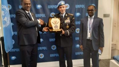 لقاء يجمع وزير الداخلية بمفوض الشرطة الدولية. 6 المسار نيوز لقاء يجمع وزير الداخلية بمفوض الشرطة الدولية.
