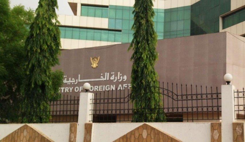 الخارجية تواصل تنظيم رحلات العودة الطوعية … وتستقبل قادمين من ليبيا والنيجر. 1 المسار نيوز الخارجية تواصل تنظيم رحلات العودة الطوعية … وتستقبل قادمين من ليبيا والنيجر.