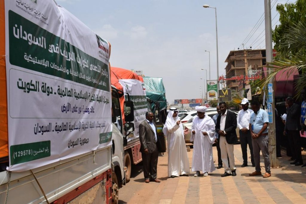 قافلة مساعدات من دولة الكويت لولايتي الجزيرة، ونهر النيل. 1 المسار نيوز قافلة مساعدات من دولة الكويت لولايتي الجزيرة، ونهر النيل.