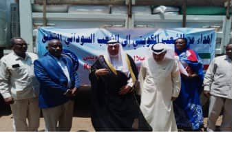 الكويت تقدم قافلة من مساعدات لعدد (900) أسرة بالجزيرة 3 المسار نيوز الكويت تقدم قافلة من مساعدات لعدد (900) أسرة بالجزيرة
