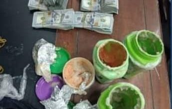 جمارك مطار الخرطوم تحبط تهريب (100) الف دولار مخبأة داخل علب كريمات 2 المسار نيوز جمارك مطار الخرطوم تحبط تهريب (100) الف دولار مخبأة داخل علب كريمات