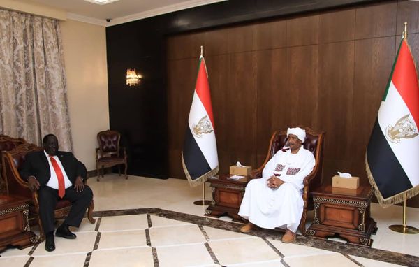 البرهان يناقش مع مستشار سلفا كير عدد من القضايا المشتركة 1 المسار نيوز البرهان يناقش مع مستشار سلفا كير عدد من القضايا المشتركة