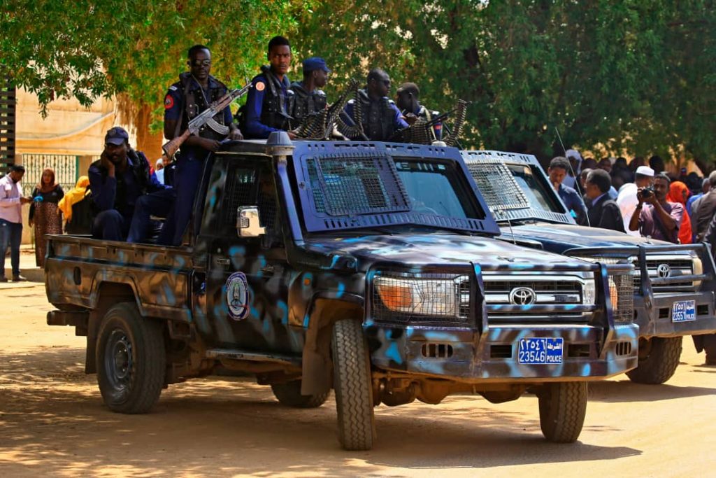 القبض على شبكة تنتحل صفة( القوات النظامية) تمارس النهب والابتزاز 1 المسار نيوز القبض على شبكة تنتحل صفة( القوات النظامية) تمارس النهب والابتزاز