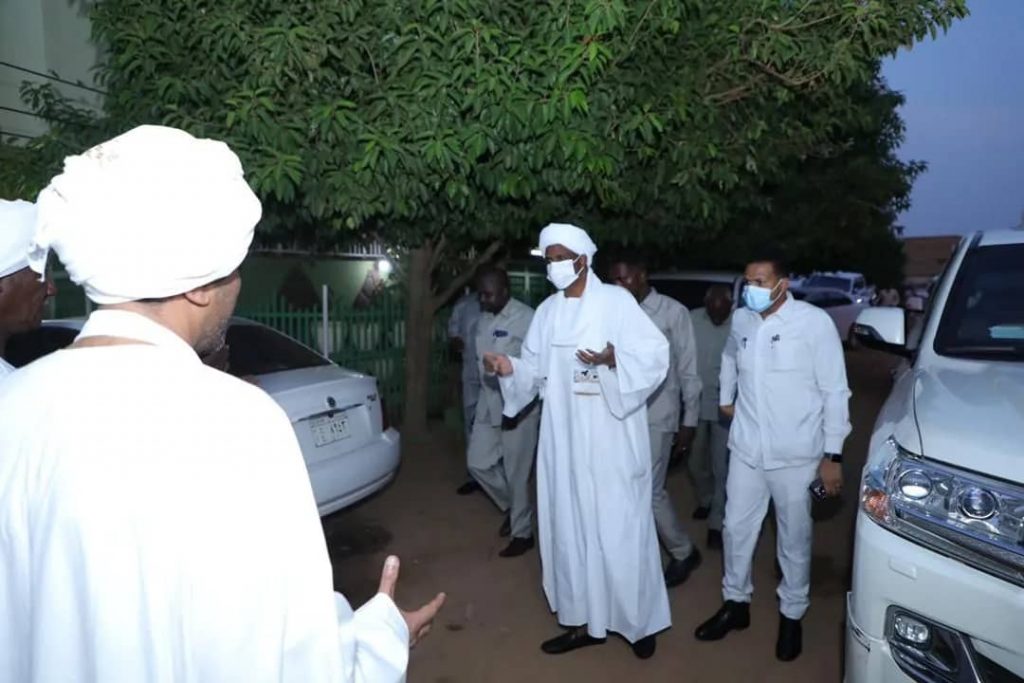دقلو يشارك في مراسم تأبين رئيس شُعبة مصدّري (الحبوب الزيتية) 1 المسار نيوز دقلو يشارك في مراسم تأبين رئيس شُعبة مصدّري (الحبوب الزيتية)