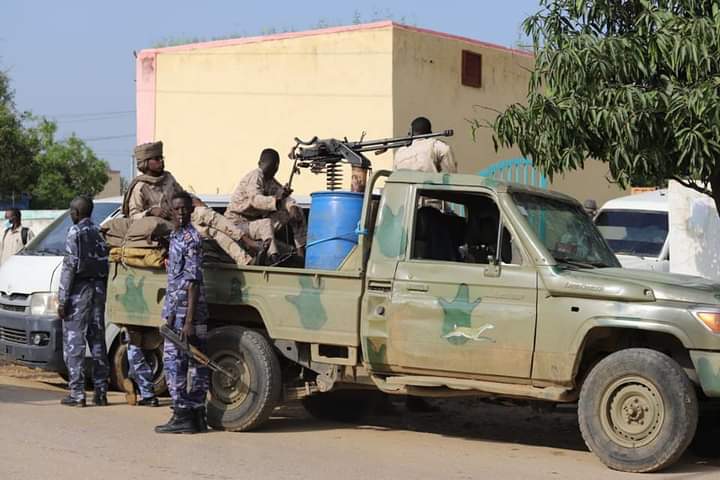 الدعم السريع يشارك في ترحيل وتوزيع إمتحانات البديل بوسط دارفور 1 المسار نيوز الدعم السريع يشارك في ترحيل وتوزيع إمتحانات البديل بوسط دارفور