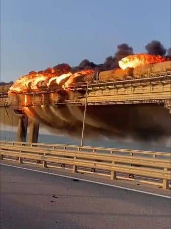 انفجار ضخم في جسر يربط روسيا بالقرم 1 المسار نيوز انفجار ضخم في جسر يربط روسيا بالقرم
