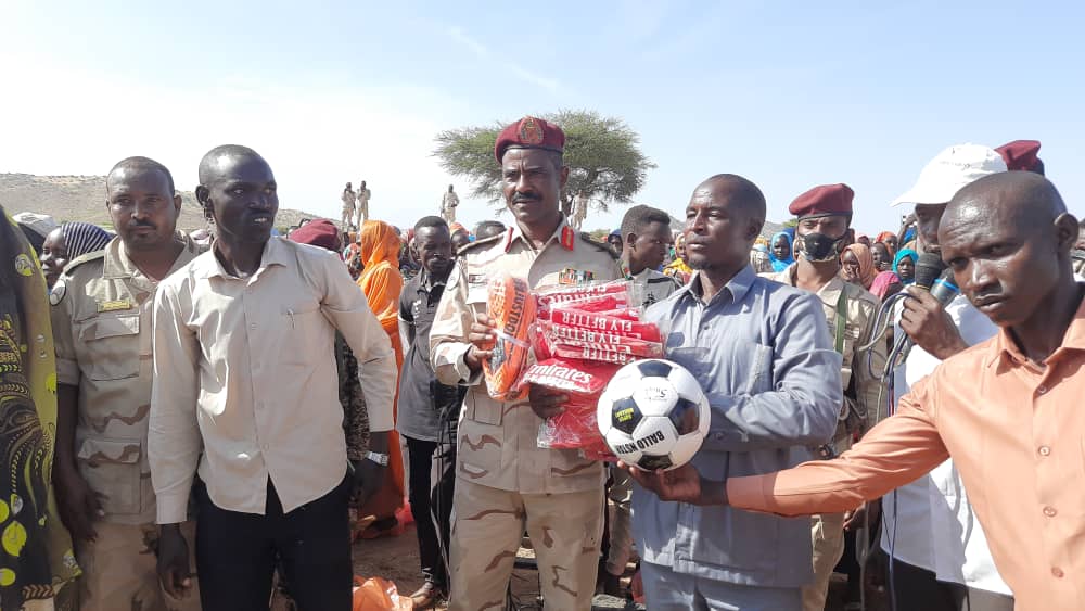 قائد متحرك درع السلام يقف على سير تأمين الموسم الزراعي ويؤكد دعمه لمجتمع شرق جبل مرة 1 المسار نيوز قائد متحرك درع السلام يقف على سير تأمين الموسم الزراعي ويؤكد دعمه لمجتمع شرق جبل مرة