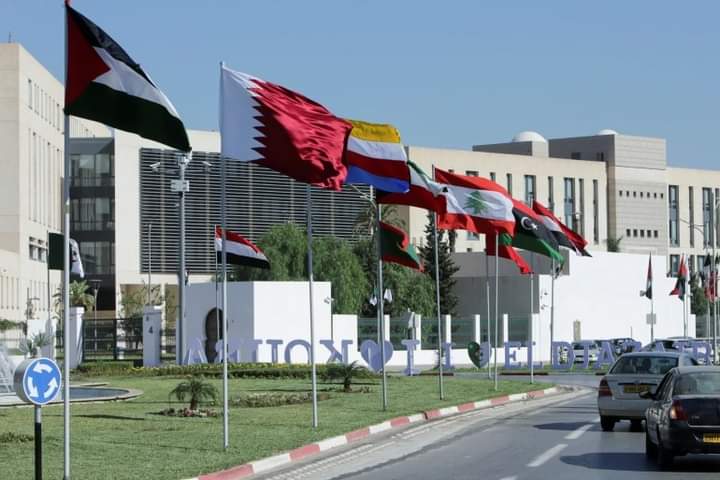 تحت شعار "لمّ الشمل" .. القمة العربية الـ31 تنطلق اليوم بالجزائر بحضور ثلثي القادة 1 المسار نيوز تحت شعار "لمّ الشمل" .. القمة العربية الـ31 تنطلق اليوم بالجزائر بحضور ثلثي القادة