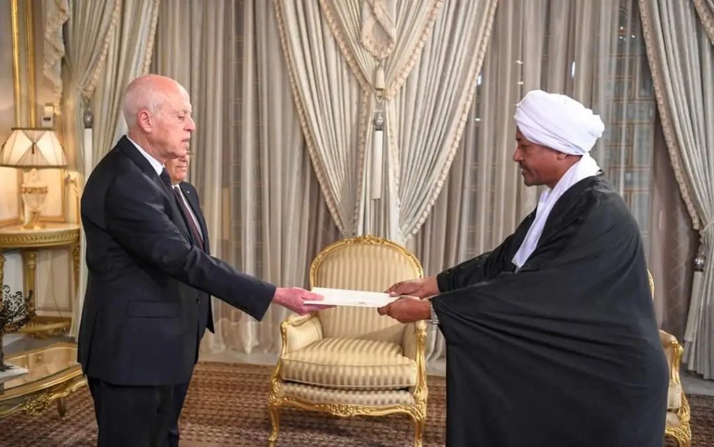 السفير أحمد عبدالواحد يقدم أوراق إعتماده سفيراً للسودان لدى تونس 1 المسار نيوز السفير أحمد عبدالواحد يقدم أوراق إعتماده سفيراً للسودان لدى تونس
