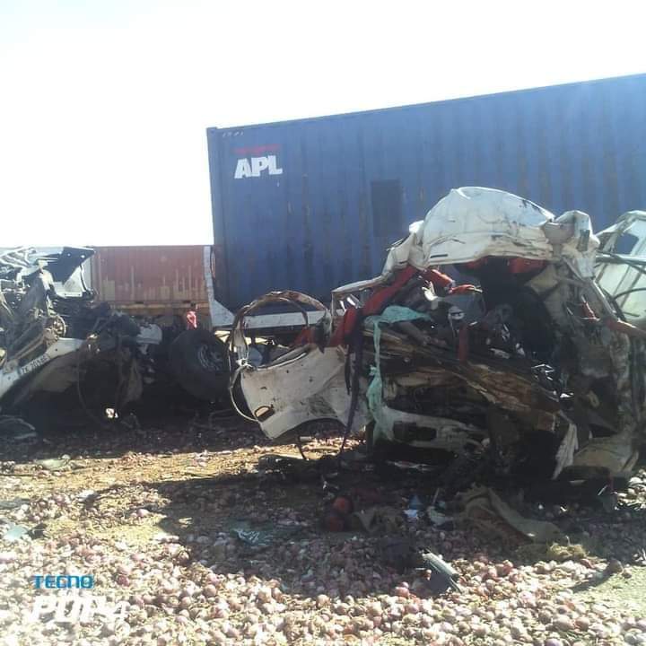 وفاة 6 اشخاص واصابة آخرين بجراح إثر حادث حركة بطريق التحدي 1 المسار نيوز وفاة 6 اشخاص واصابة آخرين بجراح إثر حادث حركة بطريق التحدي