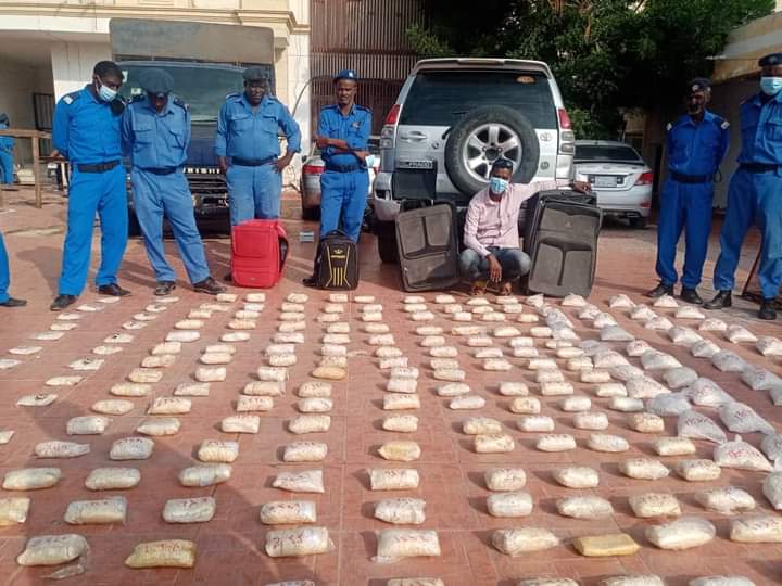 مكافحة المخدرات البحر الأحمر تضبط (717000) حبة كبتاجون 1 المسار نيوز مكافحة المخدرات البحر الأحمر تضبط (717000) حبة كبتاجون