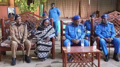 وزير الداخلية يتفقد امهات السودان فى دار المسنات 7 المسار نيوز وزير الداخلية يتفقد امهات السودان فى دار المسنات