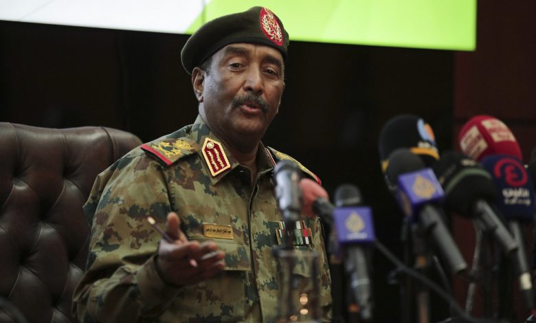 البرهان : ينفيَ إرسال الجيش “مقاتلين” للقتال في بعض دول الجوار 1 المسار نيوز البرهان : ينفيَ إرسال الجيش “مقاتلين” للقتال في بعض دول الجوار