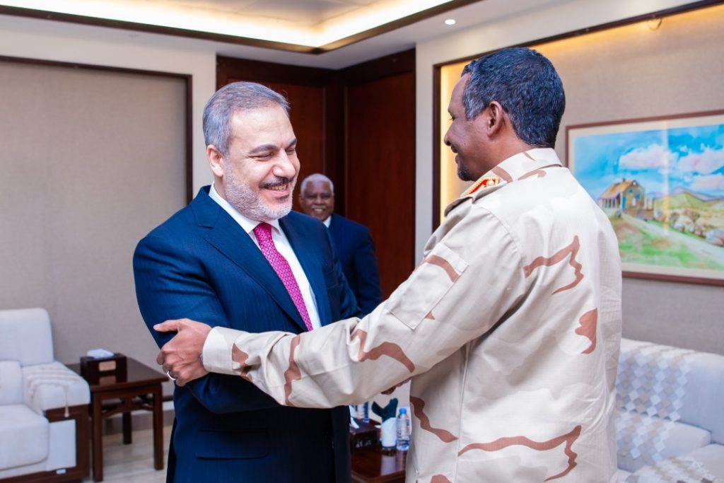 نائب رئيس مجلس السيادة يلتقي رئيس المخابرات التركية 1 المسار نيوز نائب رئيس مجلس السيادة يلتقي رئيس المخابرات التركية