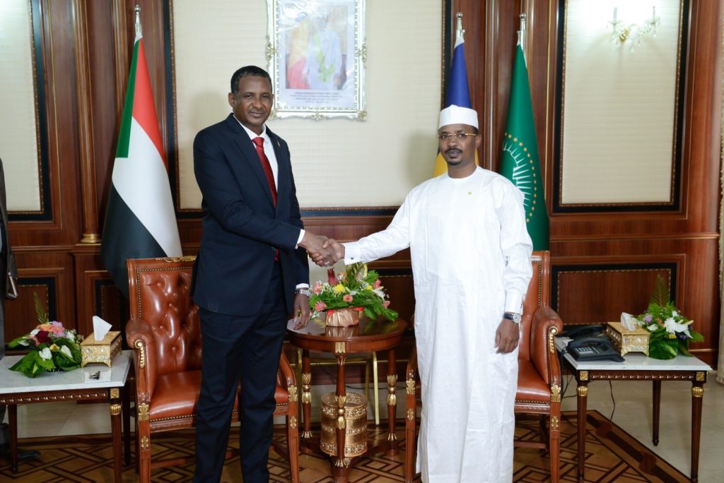 مباحثات بين محمد ديبي ودقلو تتناول القضايا الامنية وتطورات الاوضاع في المنطقة 1 المسار نيوز مباحثات بين محمد ديبي ودقلو تتناول القضايا الامنية وتطورات الاوضاع في المنطقة
