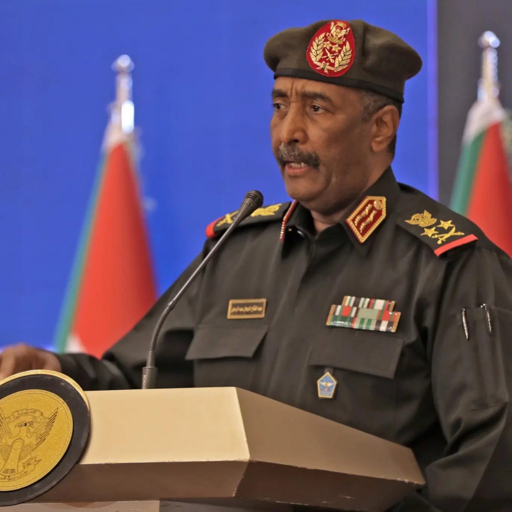 البرهان يناقش مع مسؤول أفريقي قضايا اللاجئين 1 المسار نيوز البرهان يناقش مع مسؤول أفريقي قضايا اللاجئين