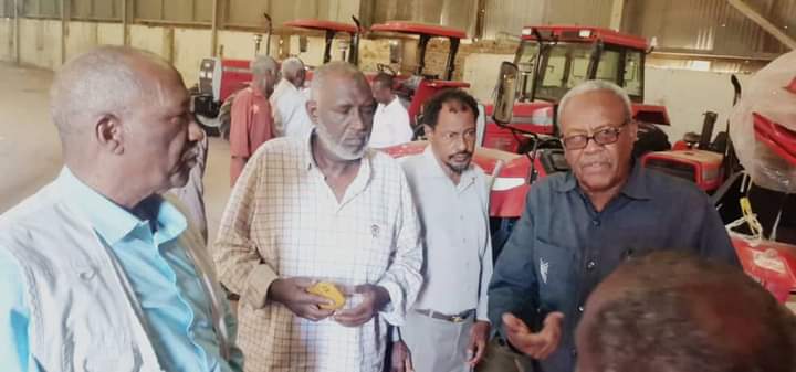 محافظ مشروع الجزيرة يدشن آليات شركة جزتراكيا 1 المسار نيوز محافظ مشروع الجزيرة يدشن آليات شركة جزتراكيا