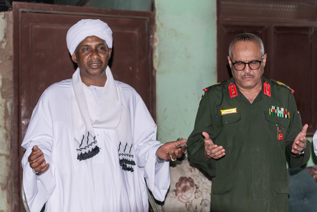 نائب رئيس مجلس السيادة يؤدي واجب العزاء في شهيد القوات المسلحة الذي استشهد بنيالا 1 المسار نيوز نائب رئيس مجلس السيادة يؤدي واجب العزاء في شهيد القوات المسلحة الذي استشهد بنيالا