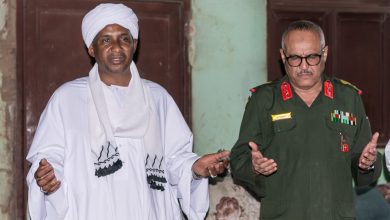 نائب رئيس مجلس السيادة يؤدي واجب العزاء في شهيد القوات المسلحة الذي استشهد بنيالا 6 المسار نيوز نائب رئيس مجلس السيادة يؤدي واجب العزاء في شهيد القوات المسلحة الذي استشهد بنيالا