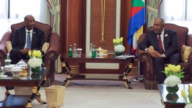 عاجل رئيس مجلس السيادة يلتقي رئيس جمهورية جزر القمر 2 المسار نيوز عاجل رئيس مجلس السيادة يلتقي رئيس جمهورية جزر القمر