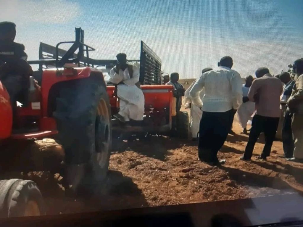 المسار نيوز وزير الانتاج بالشمالية يدشن زراعة محصول القمح بمشروع الزورات الزراعي