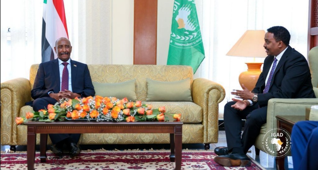 البرهان يجتمع السكرتير التنفيذي لايغاد 1 المسار نيوز البرهان يجتمع السكرتير التنفيذي لايغاد