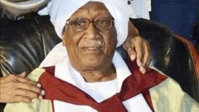 رئيس وأعضاء مجلس السيادة يحتسبون الأستاذ الفنان/ محمد ميرغني 6 المسار نيوز رئيس وأعضاء مجلس السيادة يحتسبون الأستاذ الفنان/ محمد ميرغني