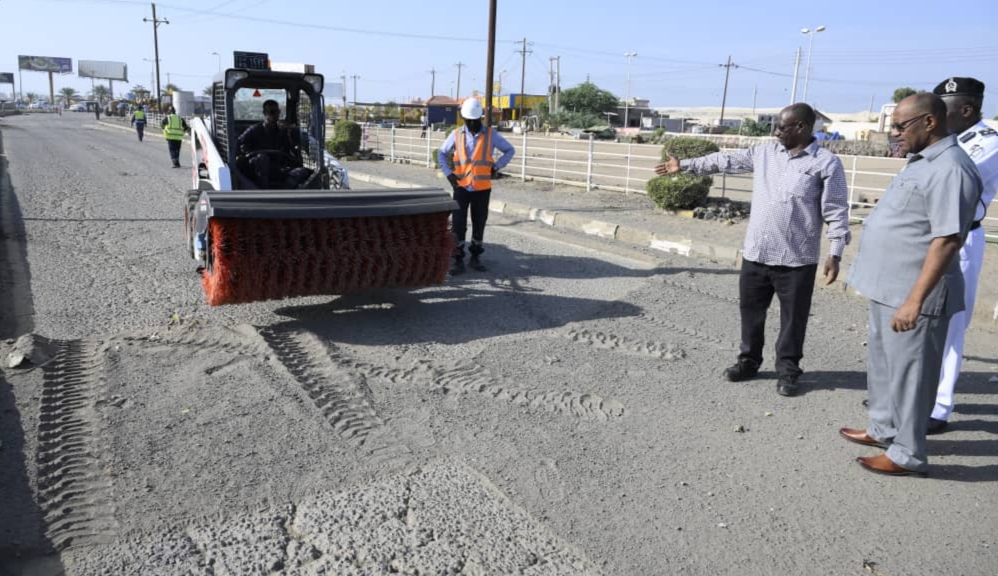 والي البحر الأحمر يقف ميدانياَ على صيانة وتأهيل الطرق الداخلية ببورتسودان 1 المسار نيوز والي البحر الأحمر يقف ميدانياَ على صيانة وتأهيل الطرق الداخلية ببورتسودان