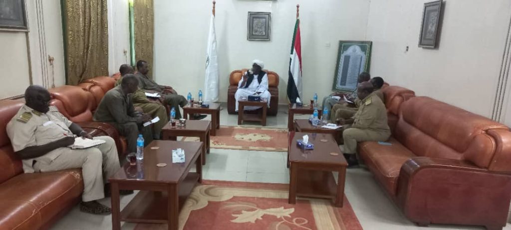 والي نهر النيل يؤكد ان لاتهاون في تطبيق قانون الطوارئ وحظر التجول ويوجه المحليات بالمتابعه اللصيقة واتخاذ الاجراءات الحازمه والحاسمه ضد اي مخالف 1 المسار نيوز والي نهر النيل يؤكد ان لاتهاون في تطبيق قانون الطوارئ وحظر التجول ويوجه المحليات بالمتابعه اللصيقة واتخاذ الاجراءات الحازمه والحاسمه ضد اي مخالف