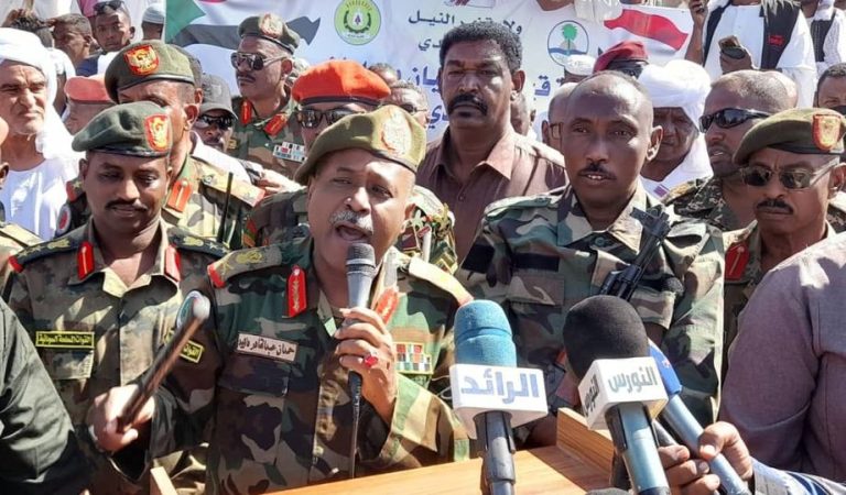 قائد الفرقة الثالثة مشاة: كافة الأجهزة الأمنية على قلب رجل واحد 1 المسار نيوز قائد الفرقة الثالثة مشاة: كافة الأجهزة الأمنية على قلب رجل واحد