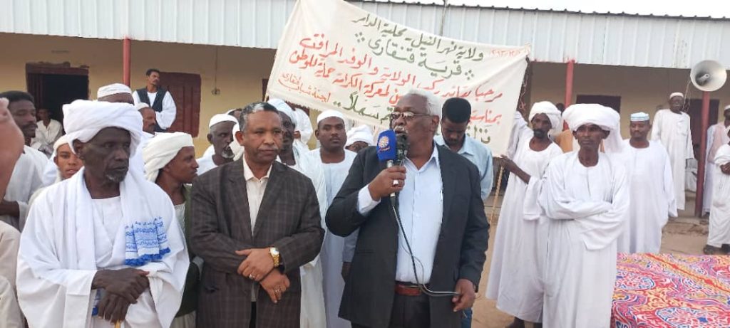 والي نهر النيل في مخاطبة انطلاقة معسكرات الكرامه الثانيه بقطاع الاتبراوي ويشيد بتضحيات وبطولات ابناء الاتبراوي وتصديهم للمستعمر بكل شجاعه وبساله في النخيله 1 المسار نيوز والي نهر النيل في مخاطبة انطلاقة معسكرات الكرامه الثانيه بقطاع الاتبراوي ويشيد بتضحيات وبطولات ابناء الاتبراوي وتصديهم للمستعمر بكل شجاعه وبساله في النخيله
