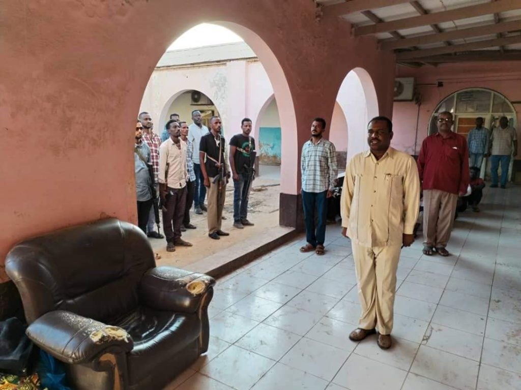 والي ولاية نهرالنيل برفقته مدير شرطة الولاية يقف على إنجاز مباحث الولاية في ضبط خلية نائمة تتبع لمليشيا الدعم السريع المتمردة بعطبرة 1 المسار نيوز والي ولاية نهرالنيل برفقته مدير شرطة الولاية يقف على إنجاز مباحث الولاية في ضبط خلية نائمة تتبع لمليشيا الدعم السريع المتمردة بعطبرة