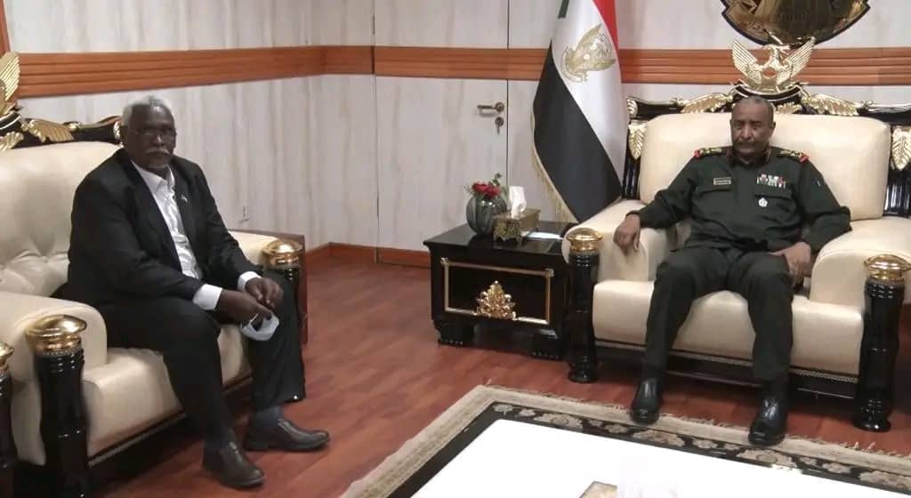 رئيس المجلس السيادي يلتقي والي نهر النيل ويثني علي مجهودات حكومة ولاية نهر النيل تجاه الامن والخدمات 1 المسار نيوز رئيس المجلس السيادي يلتقي والي نهر النيل ويثني علي مجهودات حكومة ولاية نهر النيل تجاه الامن والخدمات