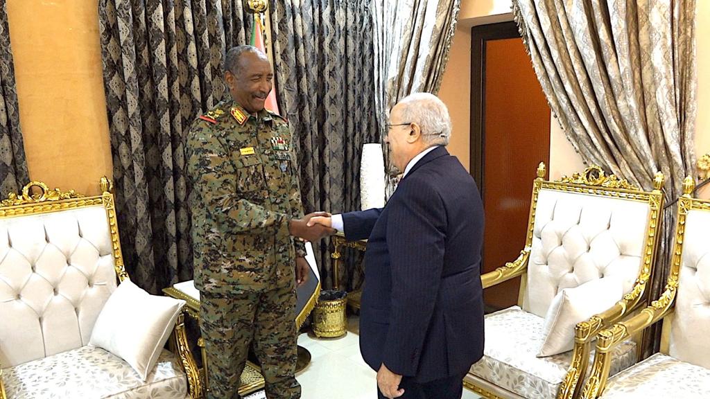 البرهان يطلع العمامرة على انتهاكات وفظائع مليشيا الدعم السريع ضد الدولة و المدنينن 1 المسار نيوز البرهان يطلع العمامرة على انتهاكات وفظائع مليشيا الدعم السريع ضد الدولة و المدنينن